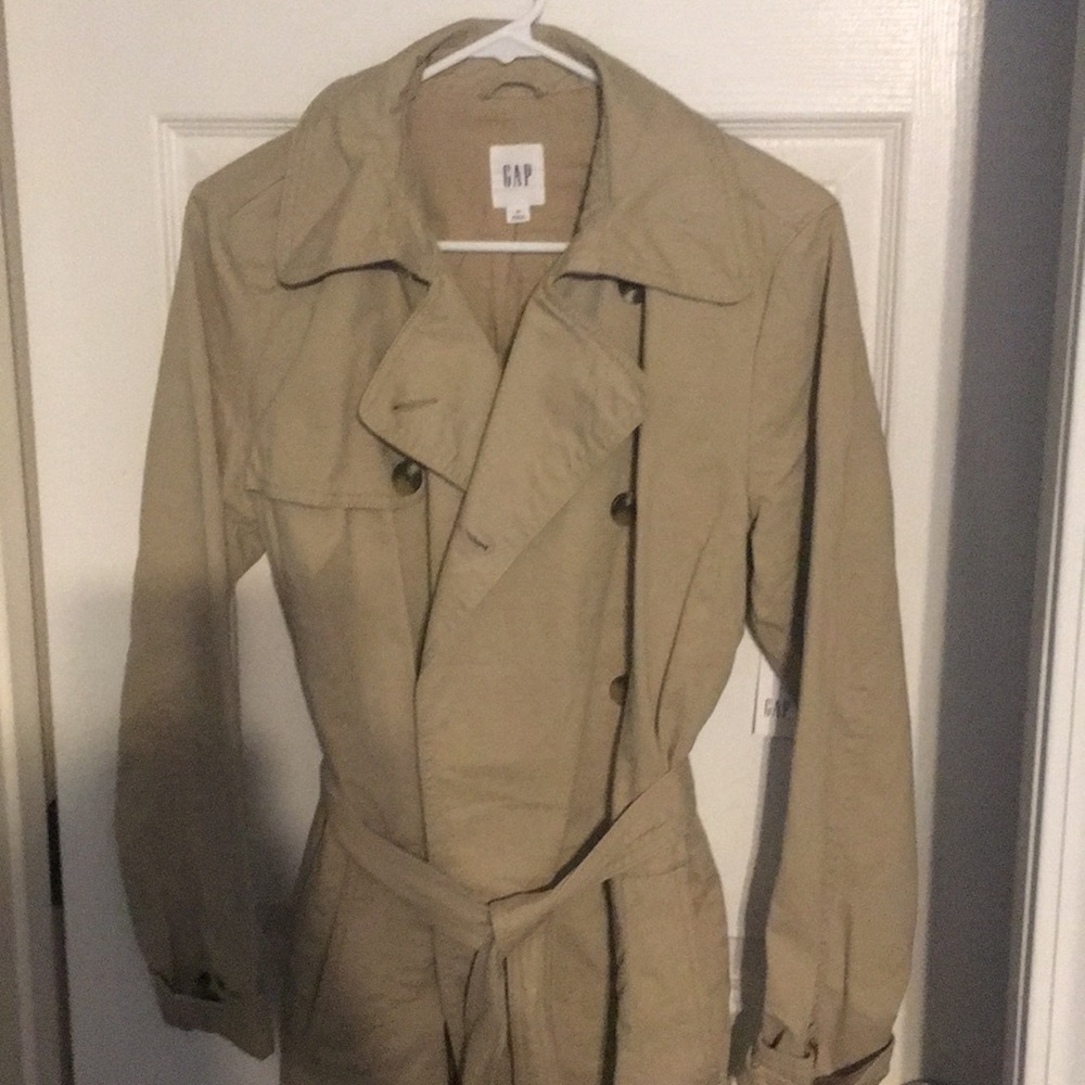 Gap trench coat NWT size medium
